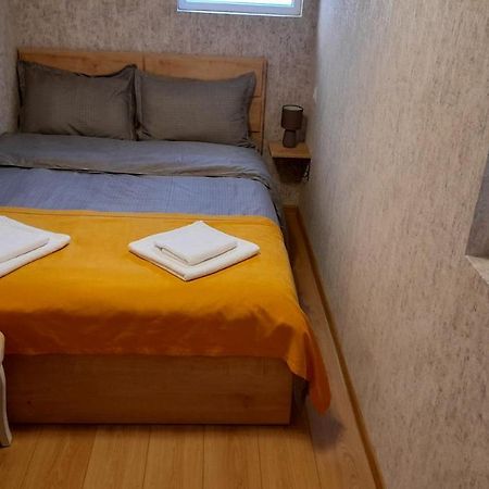 Yellow Apartment Tiflis Exterior foto
